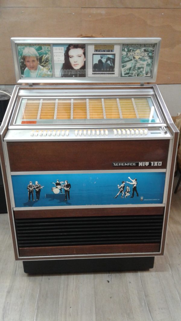 juke box N S M